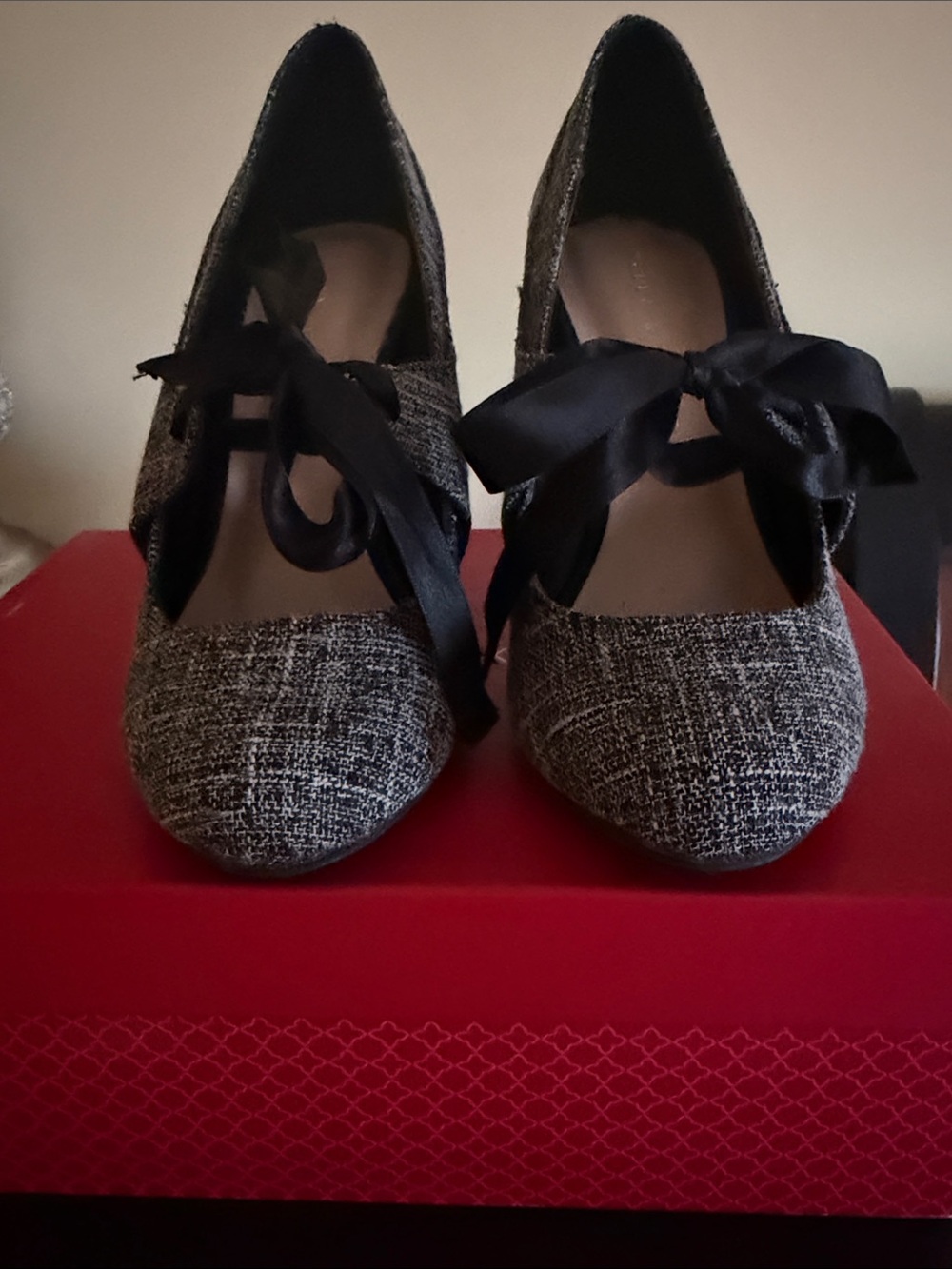 Kelly & Katie Black and Gray Tweed Ribbon Tie Pumps